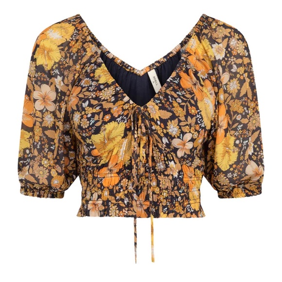 🧳 Spell Hibiscus Lane Short Sleeve Blouse in Licorice - Picture 6 of 7